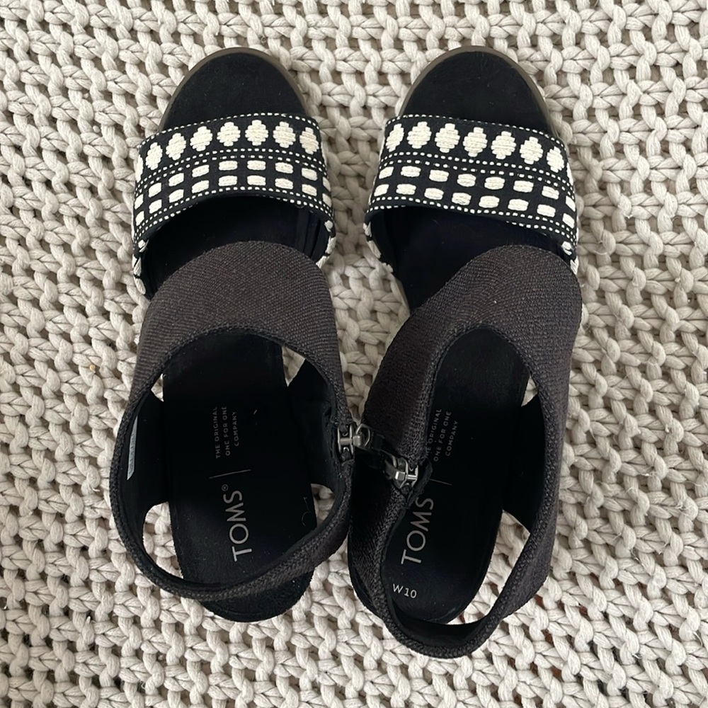 Tom’s black and white high heel sandal, women’s size 10
